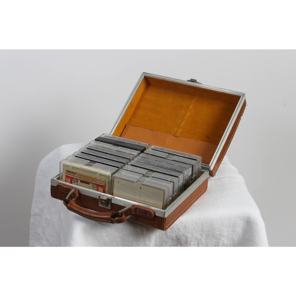 Vintage Cassette Carrying Case - Picture 6 of 6